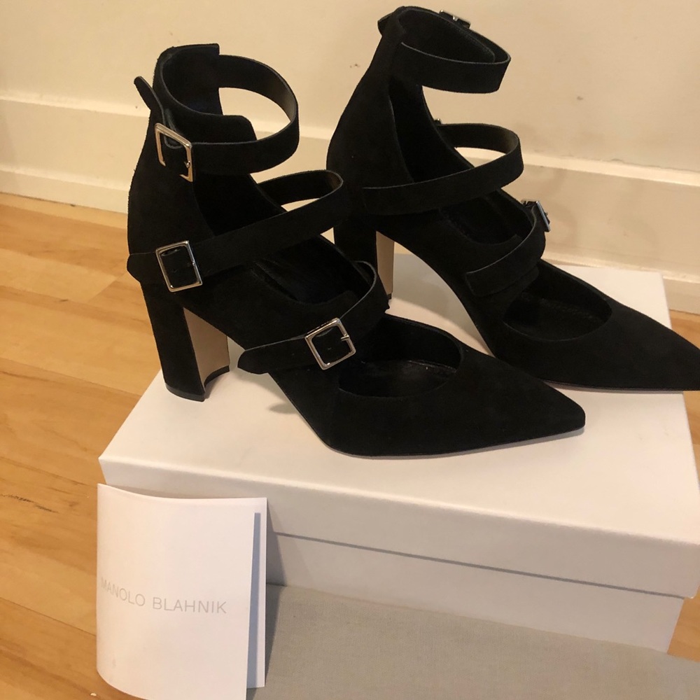 Manolo Blahnik NWT Bukhai black buckle heels 6.5